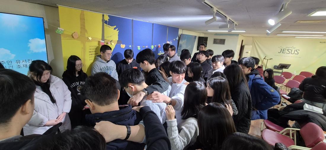 KakaoTalk_20241230_003206457_23.jpg : 12월 29일, 고등부 2024년 마지막 예배 사진입니다.