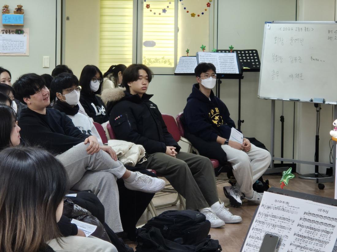 KakaoTalk_20241230_003206457_10.jpg : 12월 29일, 고등부 2024년 마지막 예배 사진입니다.