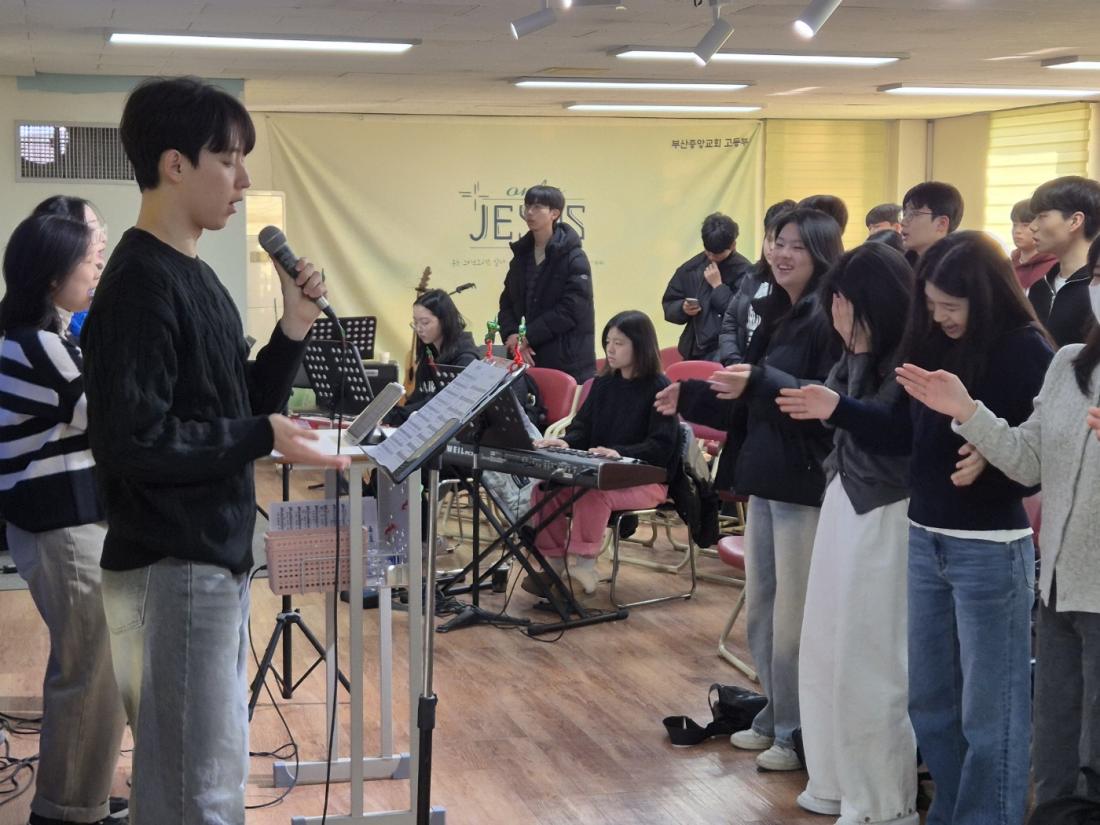 KakaoTalk_20241230_003206457.jpg : 12월 29일, 고등부 2024년 마지막 예배 사진입니다.
