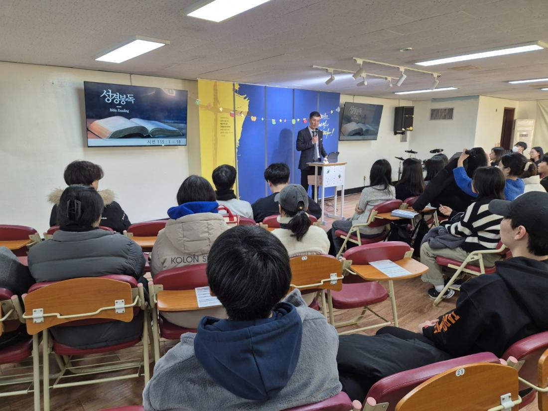 KakaoTalk_20241230_003206457_05.jpg : 12월 29일, 고등부 2024년 마지막 예배 사진입니다.