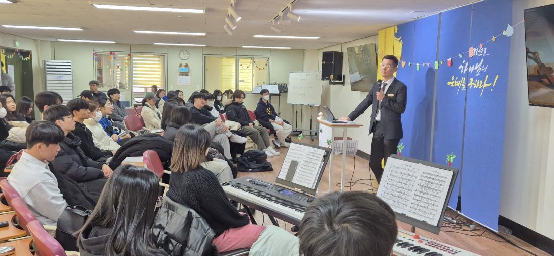 KakaoTalk_20241230_003206457_09.jpg : 12월 29일, 고등부 2024년 마지막 예배 사진입니다.