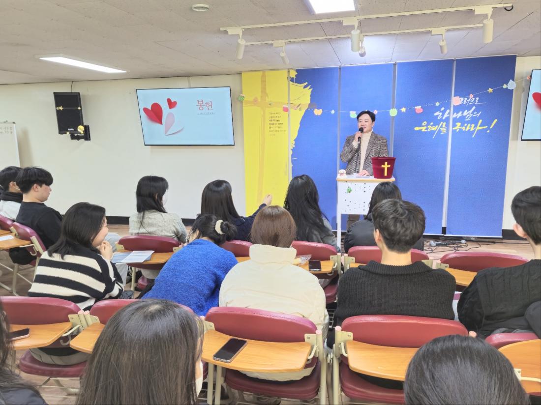 KakaoTalk_20241230_003206457_04.jpg : 12월 29일, 고등부 2024년 마지막 예배 사진입니다.