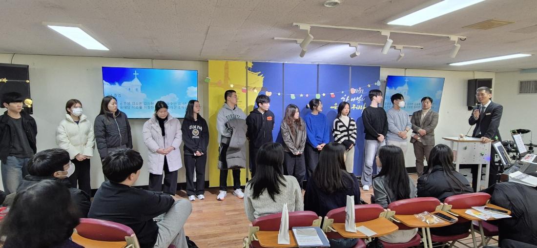 KakaoTalk_20241230_003206457_18.jpg : 12월 29일, 고등부 2024년 마지막 예배 사진입니다.