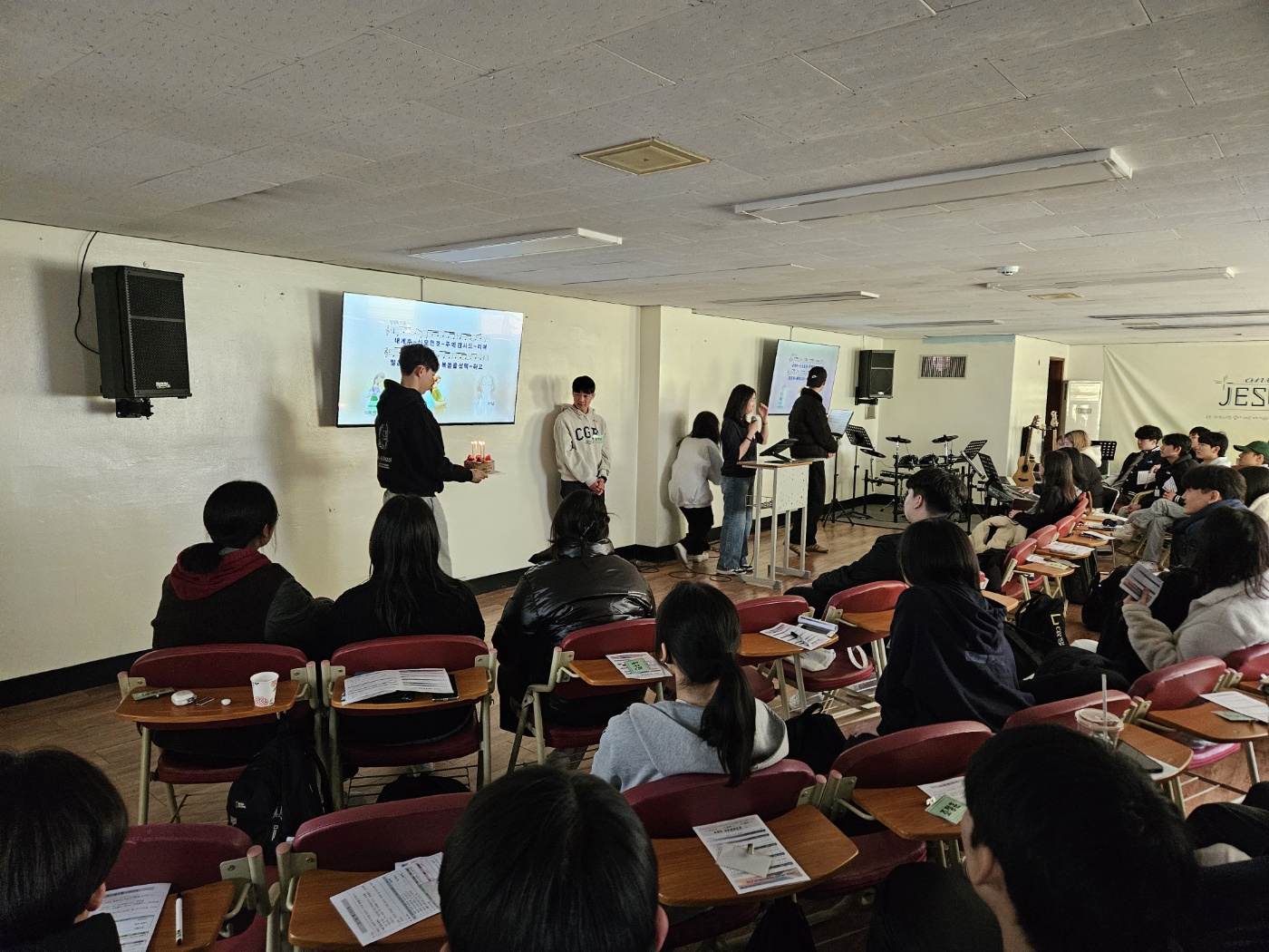 KakaoTalk_20240310_225943874_03.jpg : 3/10 고등부 예배 사진입니다