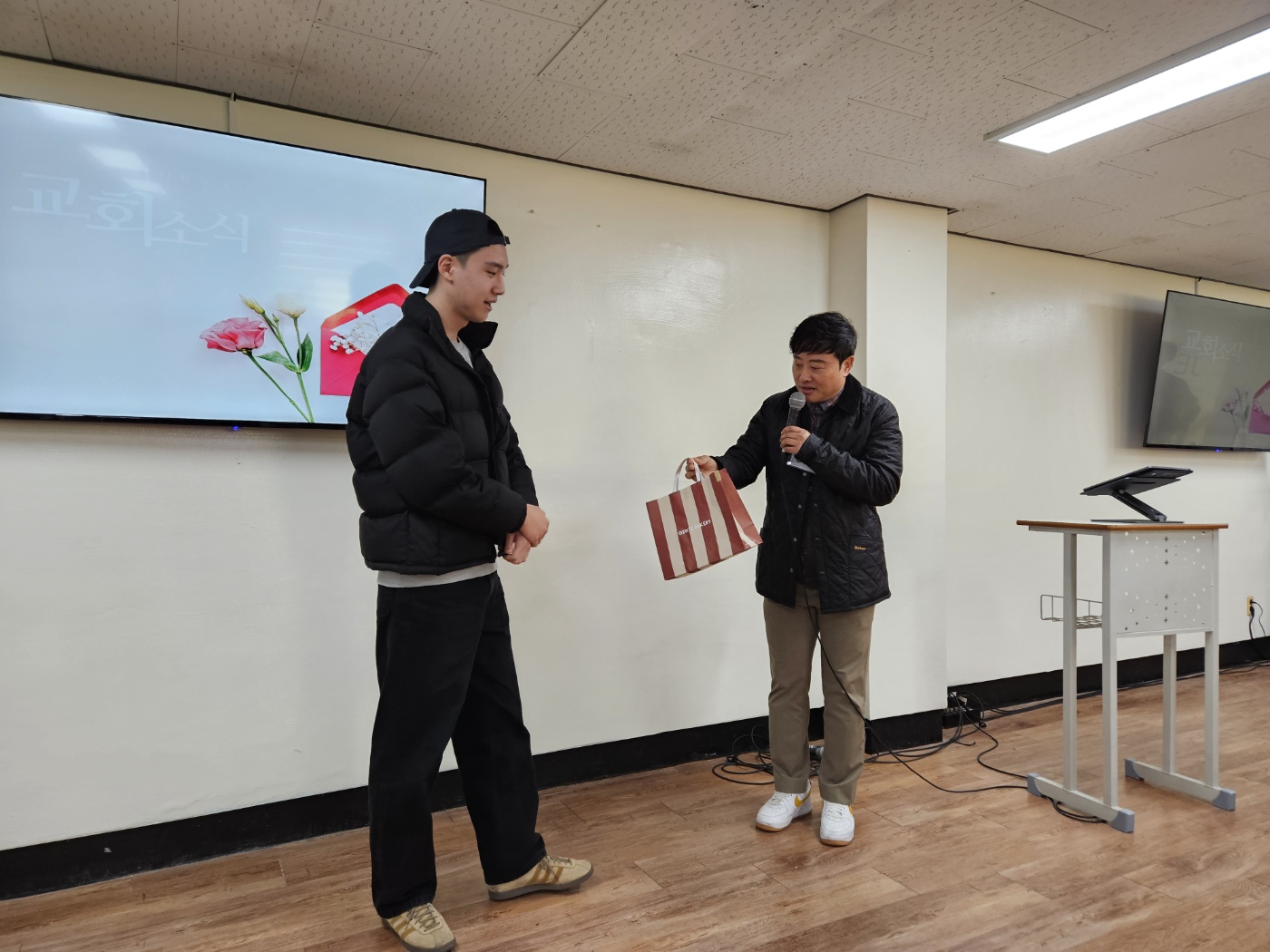 KakaoTalk_20240310_225943874_01.jpg : 3/10 고등부 예배 사진입니다
