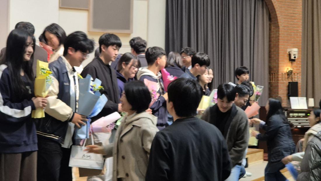 KakaoTalk_20260319_153829898_01.jpg : 3월 15일 고등부 예배 사진입니다~