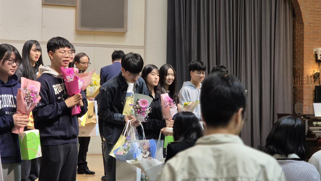 KakaoTalk_20260319_153829898_02.jpg : 3월 15일 고등부 예배 사진입니다~