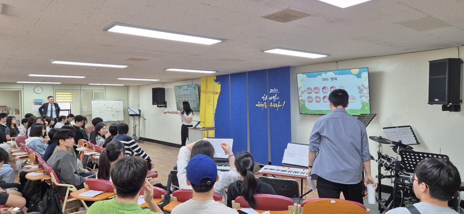 KakaoTalk_20240513_121528073_12.jpg : 5/12 고등부 예배 사진입니다