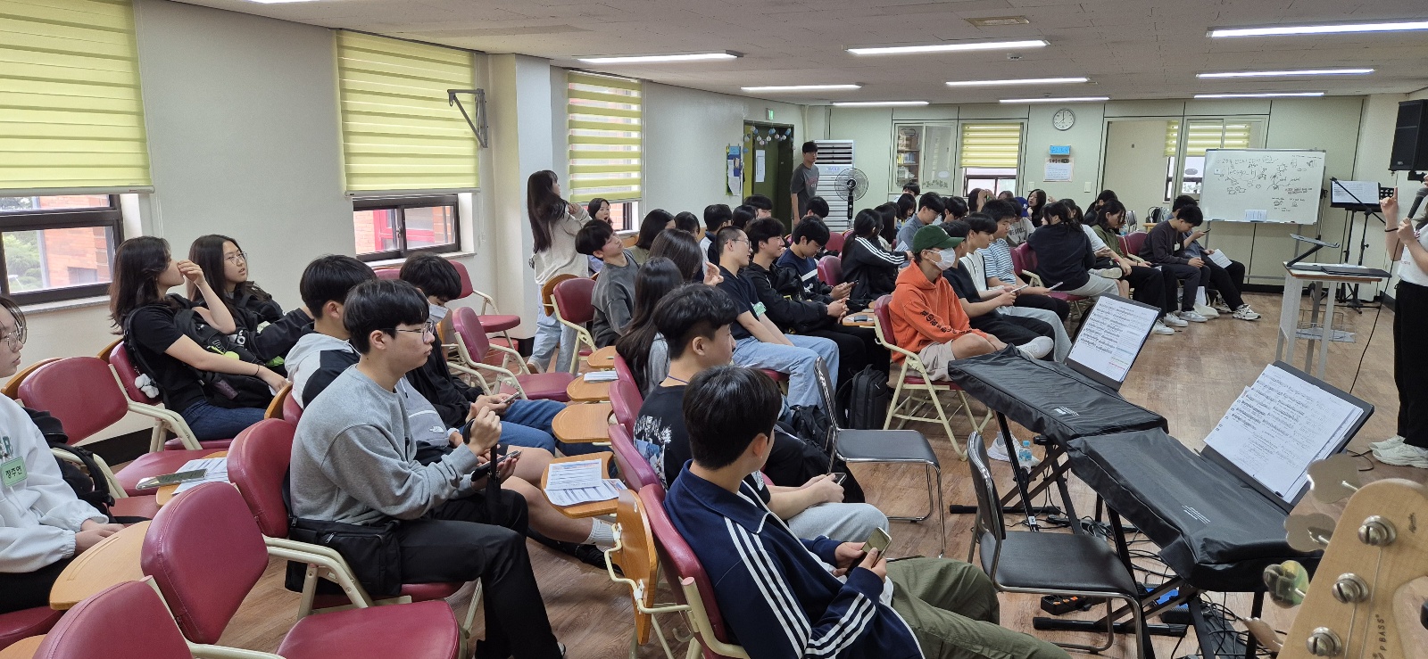 KakaoTalk_20240513_121528073_14.jpg : 5/12 고등부 예배 사진입니다