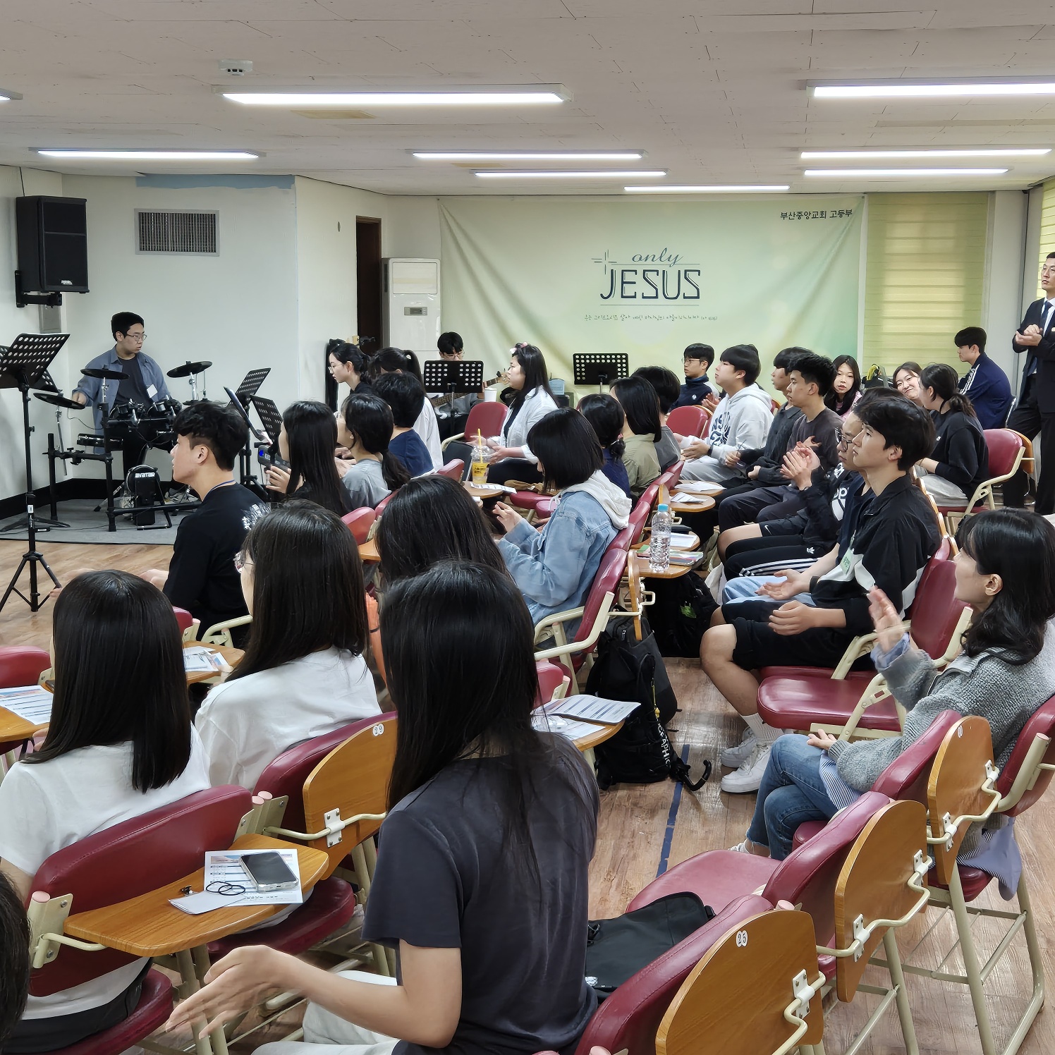 KakaoTalk_20240513_121528073_02.jpg : 5/12 고등부 예배 사진입니다