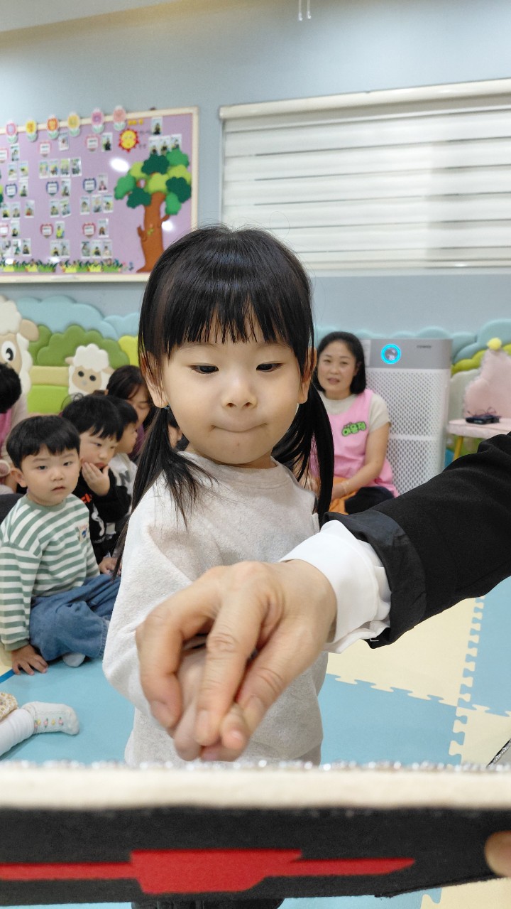 2025년 부산중앙교회 영아부_사진_20251123_27.jpg : 11월16일 주일 영아부 예배