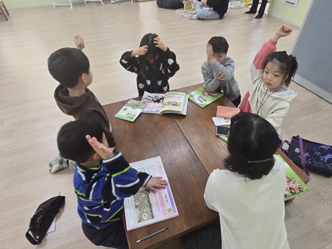 KakaoTalk_20250331_063313204_04.jpg : 3월 마지막주 유년부 모습입니다