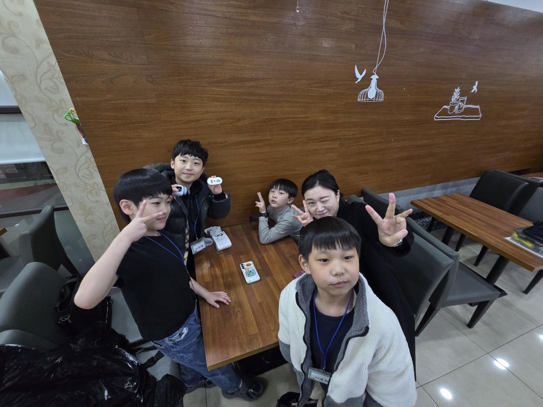KakaoTalk_20250317_071513461_02.jpg : 3월 마지막주 유년부 모습입니다