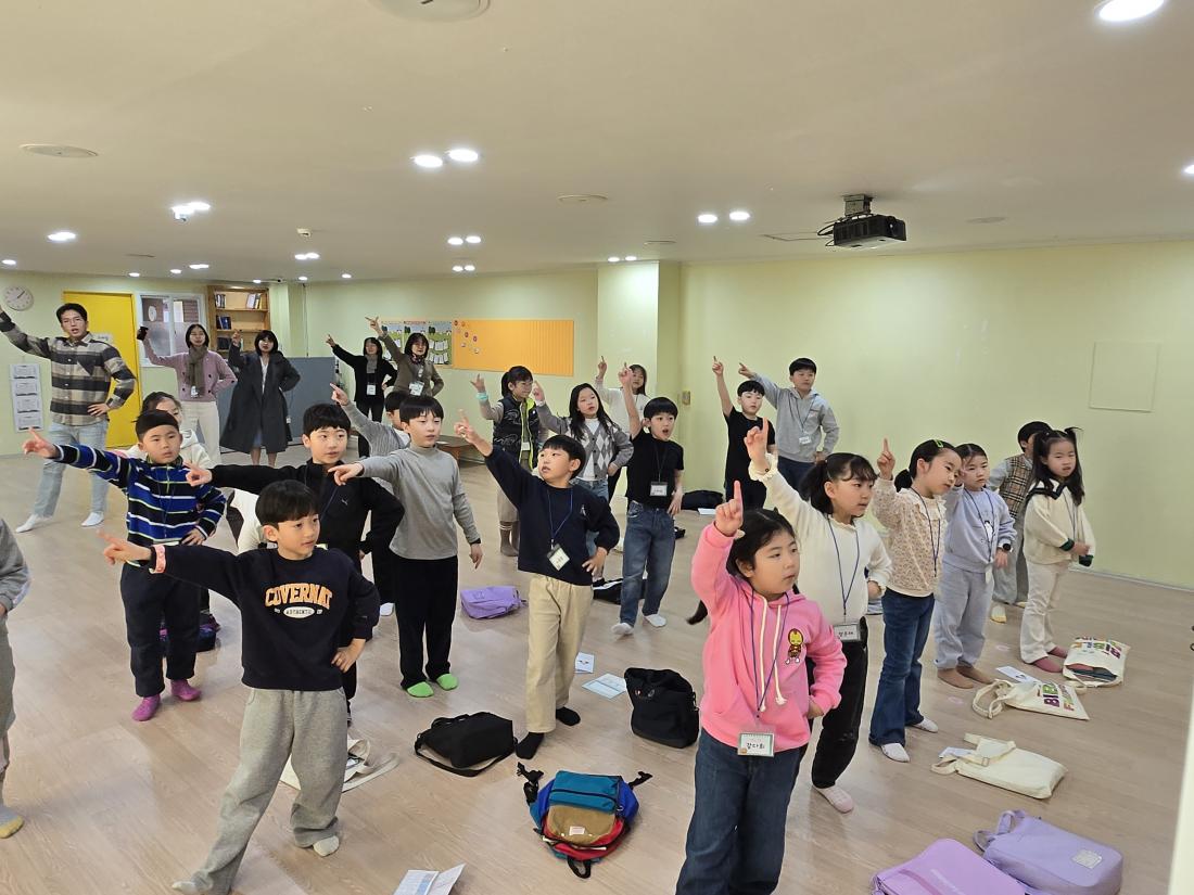 KakaoTalk_20250331_063532642_05.jpg : 3월 마지막주 유년부 모습입니다