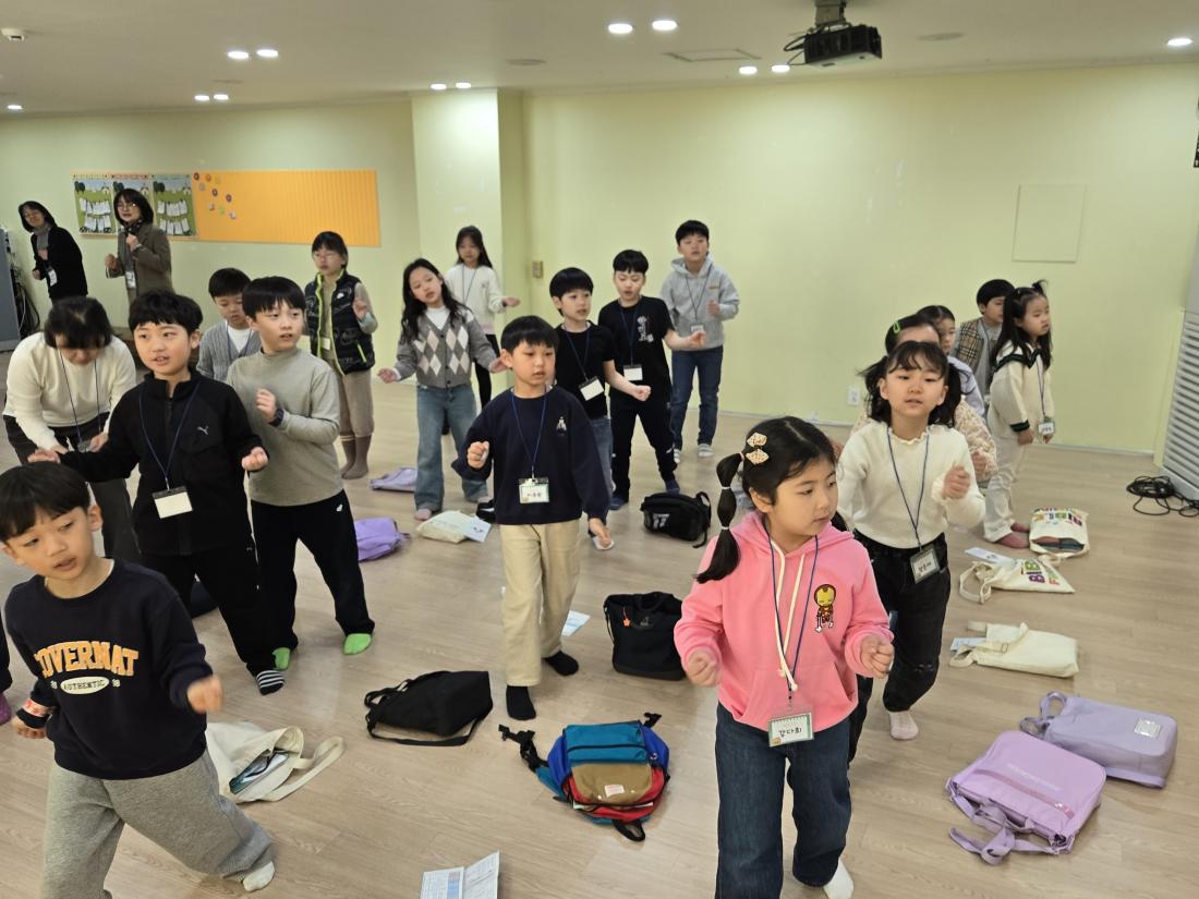 KakaoTalk_20250331_063532642_03.jpg : 3월 마지막주 유년부 모습입니다