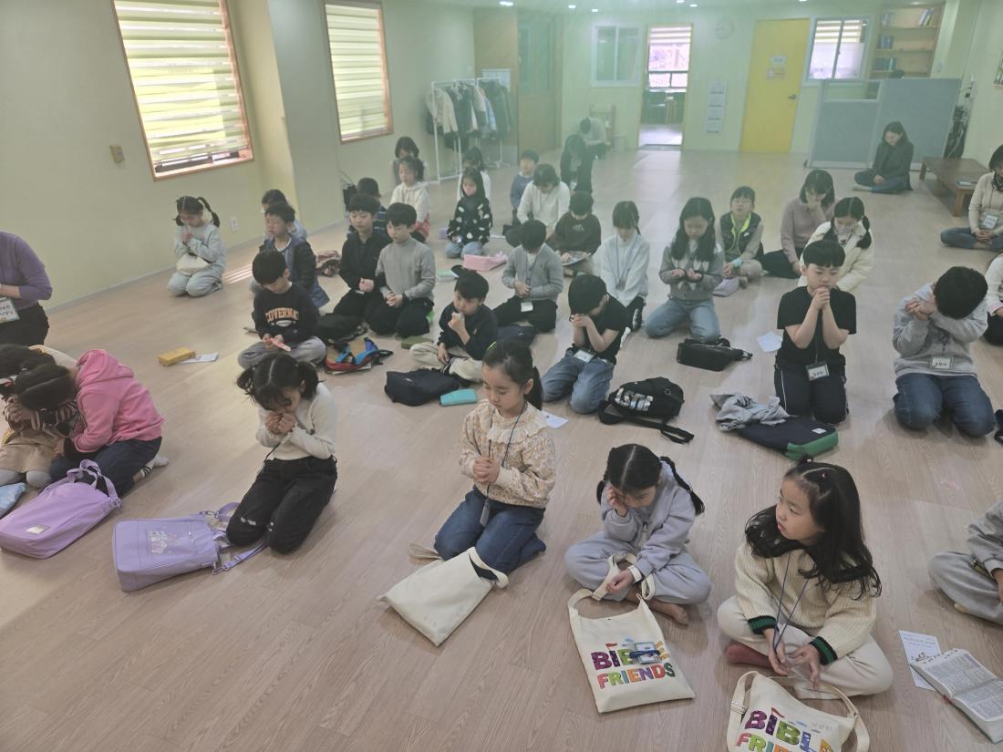 KakaoTalk_20250331_063313204_15.jpg : 3월 마지막주 유년부 모습입니다
