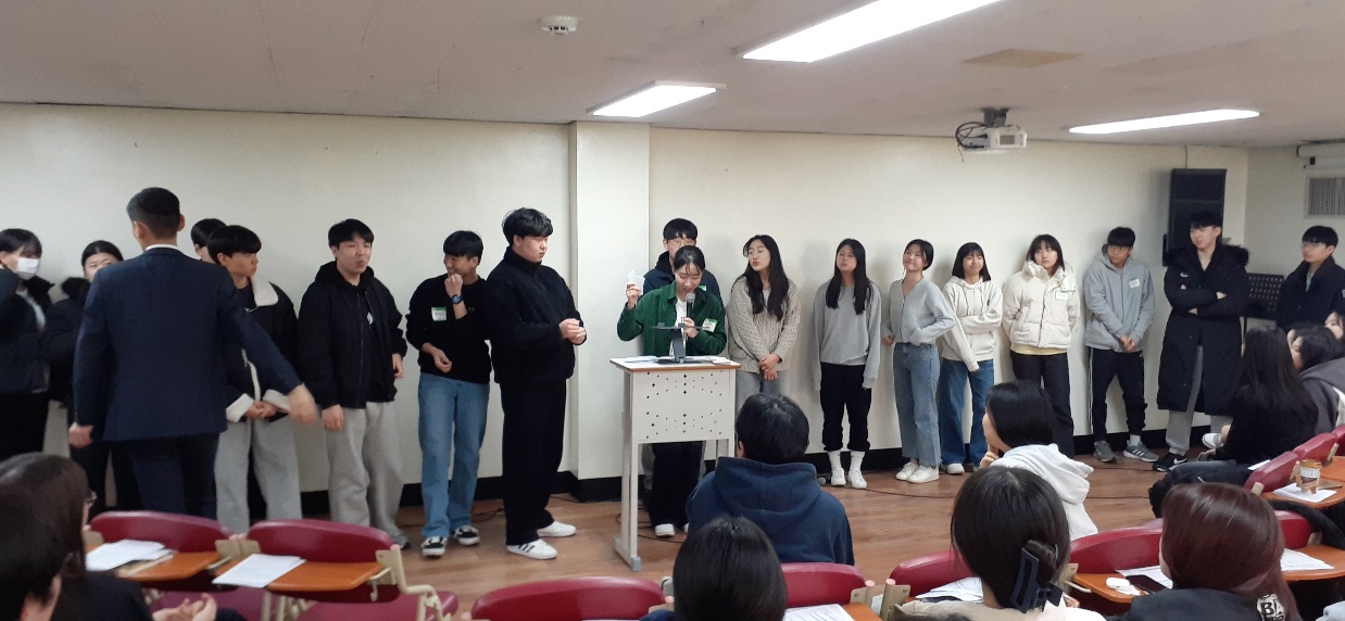 KakaoTalk_20240121_221000800_12.jpg : 1/21일 고등부 예배 사진입니다