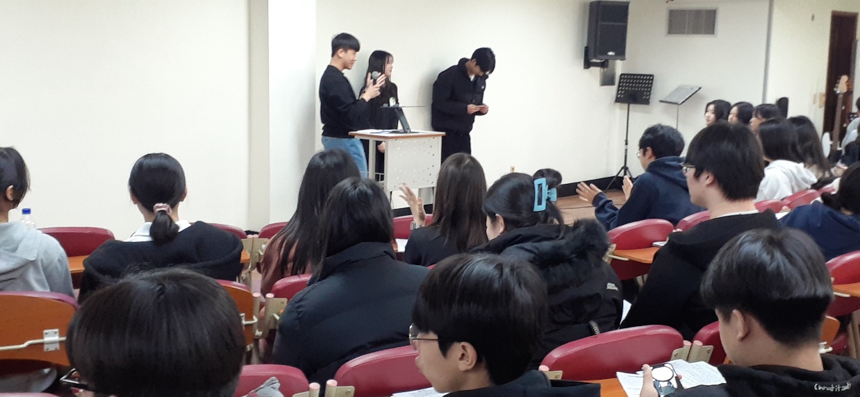 KakaoTalk_20240121_221000800_10.jpg : 1/21일 고등부 예배 사진입니다
