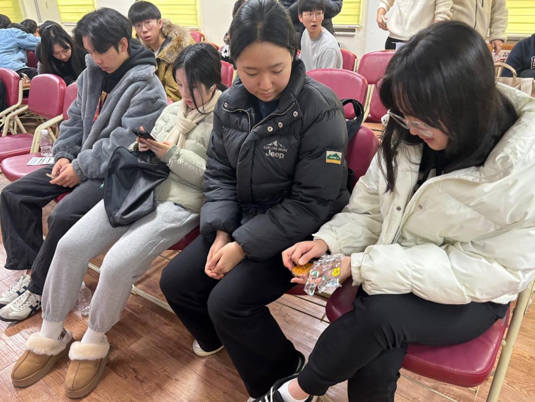 KakaoTalk_20250202_235238437_08.jpg : 1월 26일 고등부 예배 사진입니다~