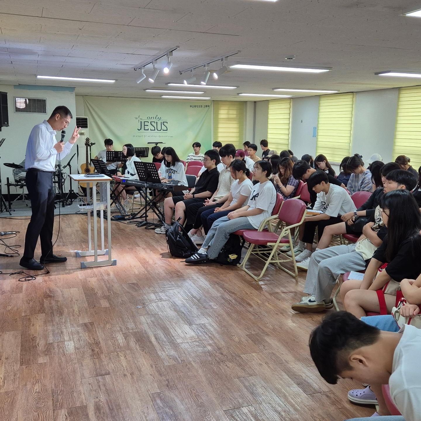 KakaoTalk_20240708_190723827_06.jpg : 7월 7일 고등부 예배 사진입니다