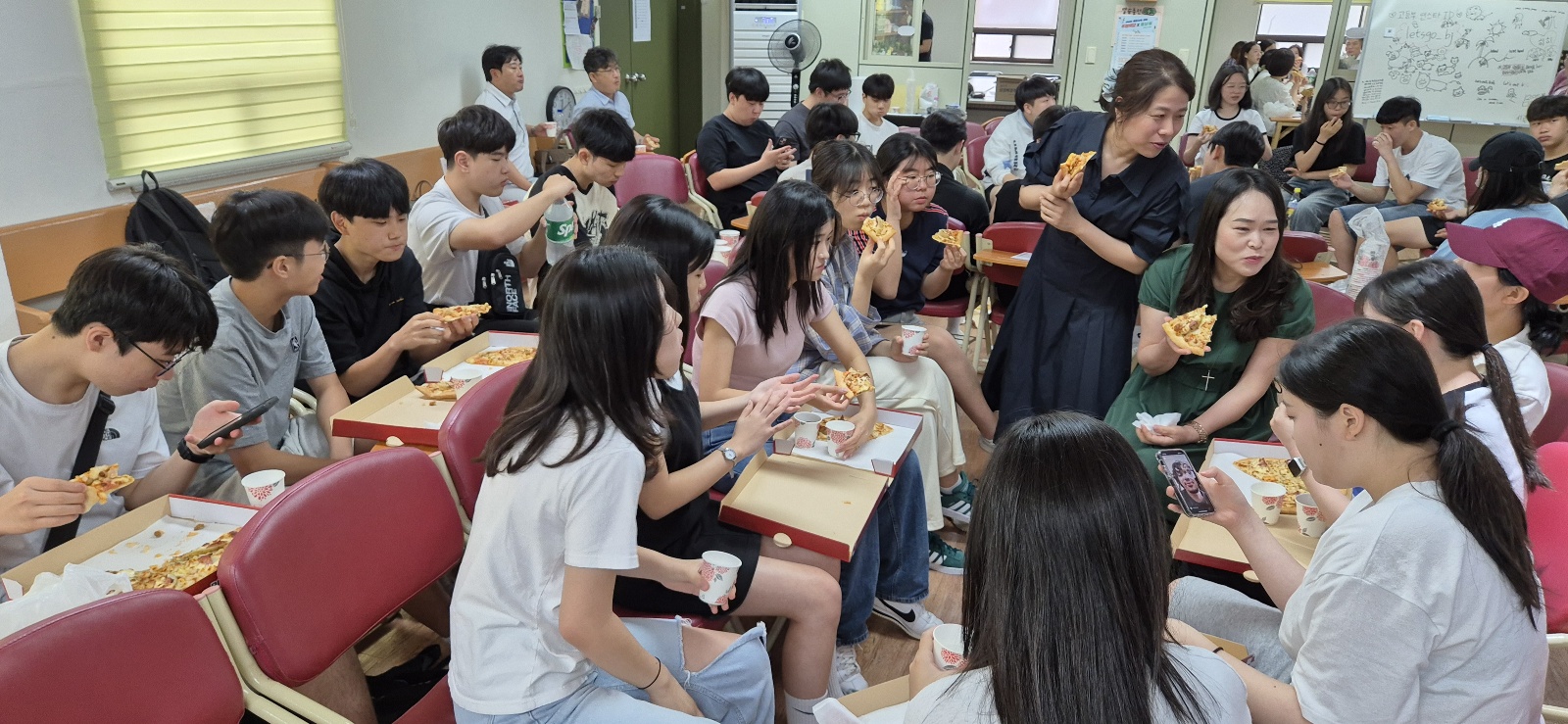 KakaoTalk_20240708_190723827_11.jpg : 7월 7일 고등부 예배 사진입니다