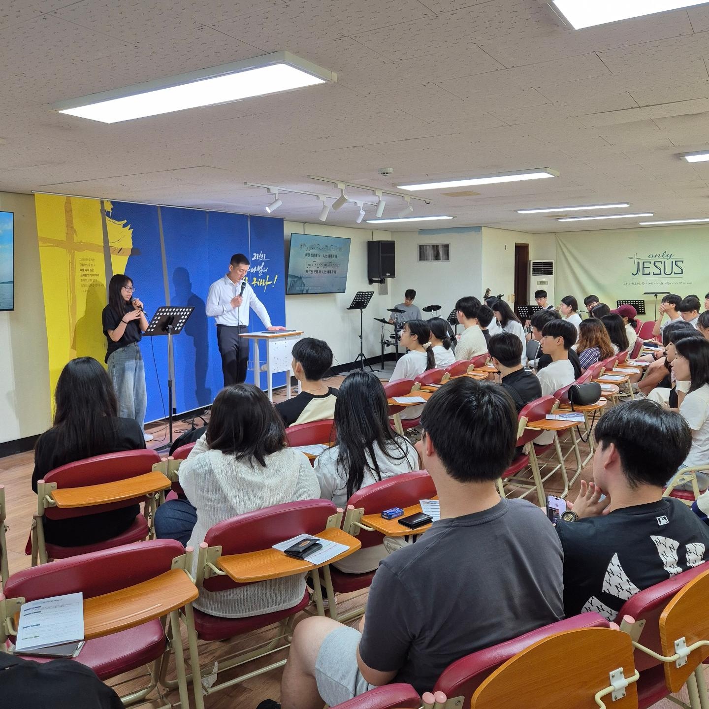 KakaoTalk_20240708_190723827_05.jpg : 7월 7일 고등부 예배 사진입니다
