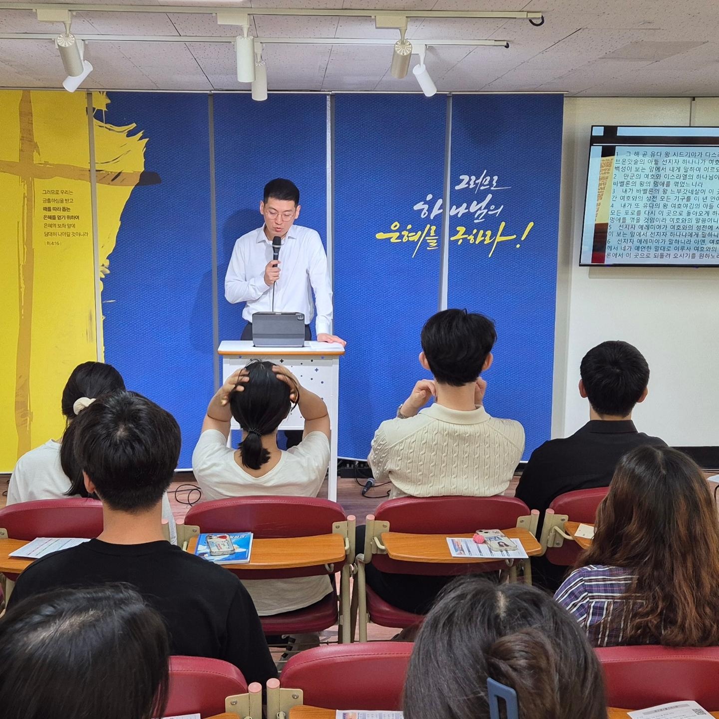 KakaoTalk_20240708_190723827_02.jpg : 7월 7일 고등부 예배 사진입니다