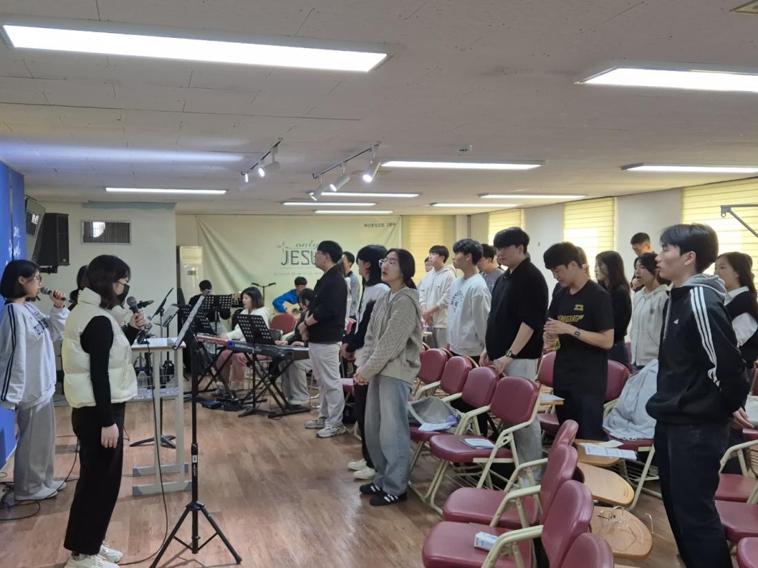 KakaoTalk_20241121_180650739.jpg : 11월 17일 고등부 예배 사진입니다