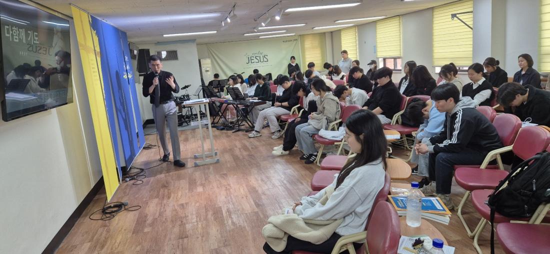 KakaoTalk_20241121_180650739_07.jpg : 11월 17일 고등부 예배 사진입니다