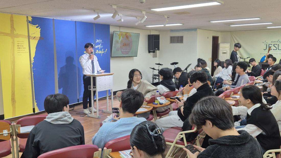 KakaoTalk_20241121_180650739_08.jpg : 11월 17일 고등부 예배 사진입니다