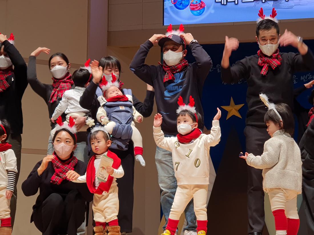 1672018211325-7.jpg : 영아부 성탄및졸업예배(2022.12.25.주일)