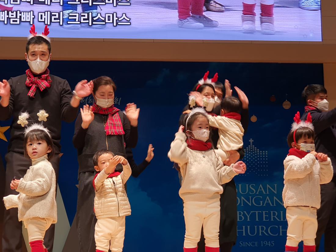 1672018211325-8.jpg : 영아부 성탄및졸업예배(2022.12.25.주일)