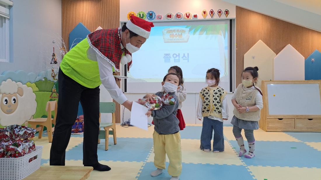 1672020372973-9.jpg : 영아부 성탄및졸업예배(2022.12.25.주일)