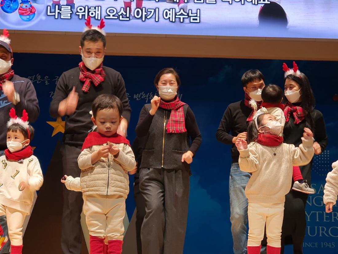 1672018211325-5.jpg : 영아부 성탄및졸업예배(2022.12.25.주일)