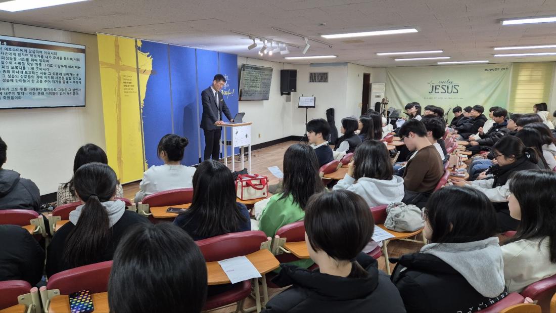 KakaoTalk_20250202_235148948_06.jpg : 2월 2일 고등부 예배 사진입니다~