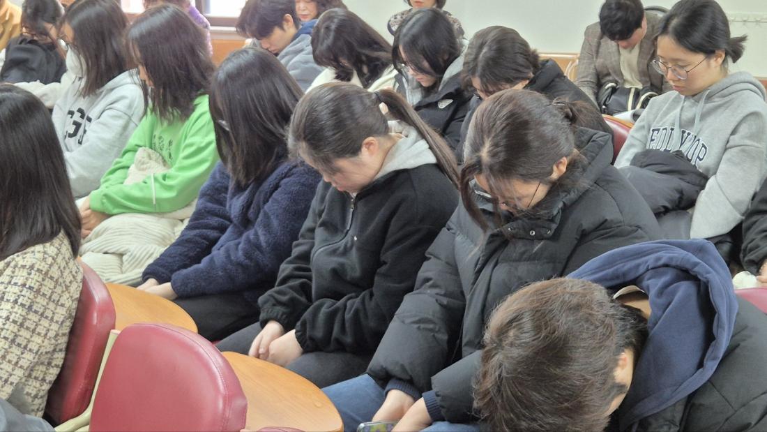 KakaoTalk_20250202_235148948_12.jpg : 2월 2일 고등부 예배 사진입니다~