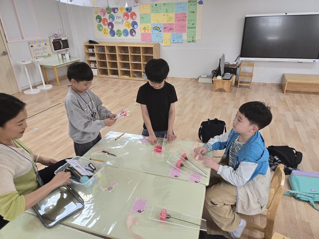 KakaoTalk_20250511_225730836_03.jpg : 5월 둘째주 유년부 모습입니다^^