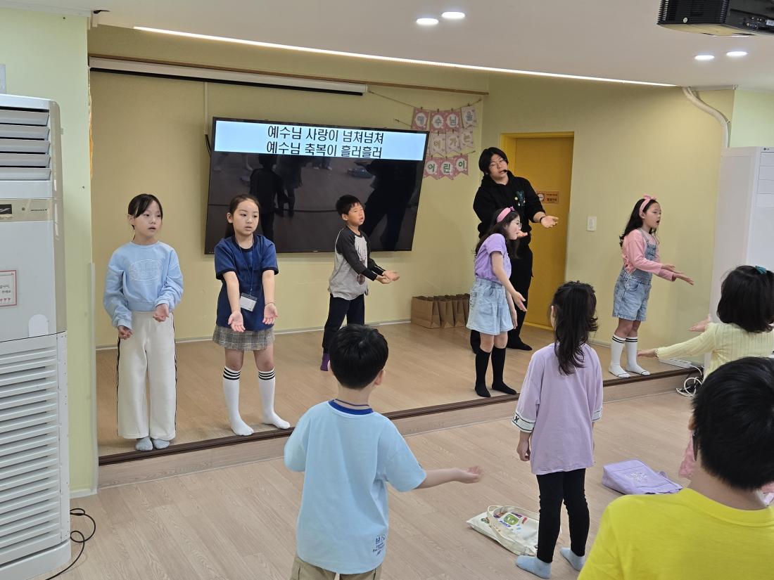 KakaoTalk_20250511_225745037_08.jpg : 5월 둘째주 유년부 모습입니다^^