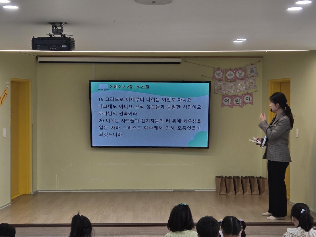 KakaoTalk_20250511_225730836_19.jpg : 5월 둘째주 유년부 모습입니다^^