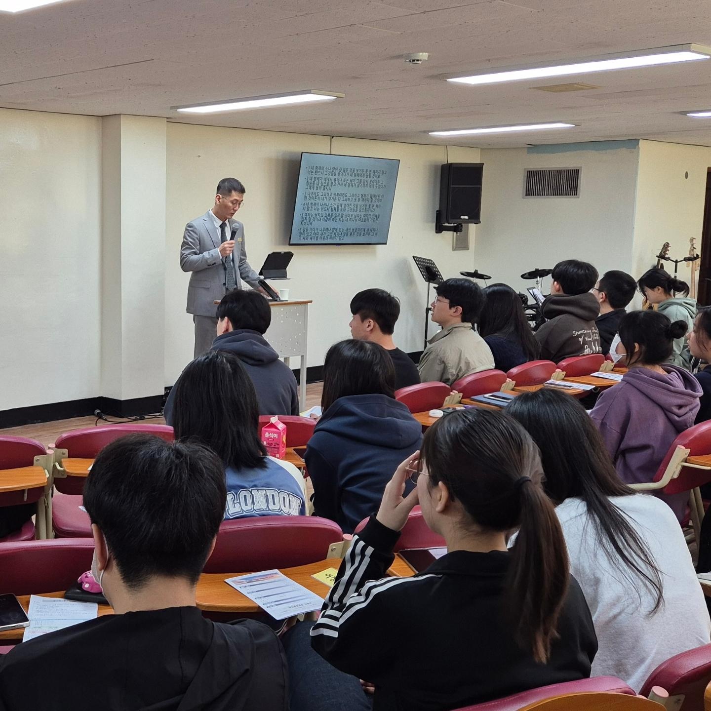 KakaoTalk_20240420_171021163_10.jpg : 4/7 고등부 예배 사진입니다