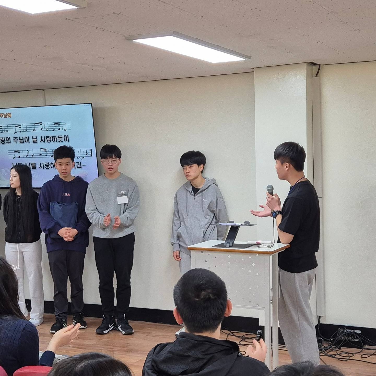 KakaoTalk_20240420_171021163_03.jpg : 4/7 고등부 예배 사진입니다