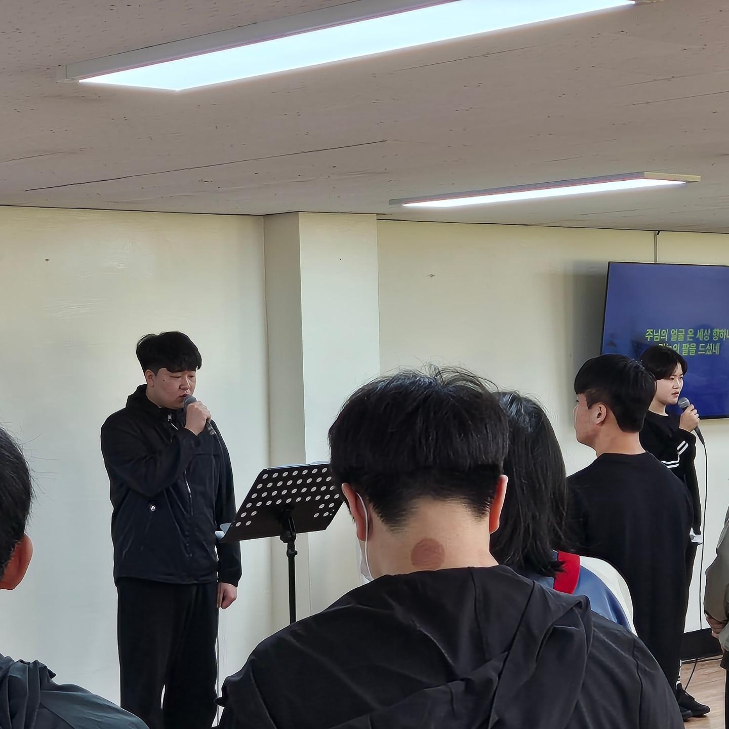 KakaoTalk_20240420_171021163_08.jpg : 4/7 고등부 예배 사진입니다