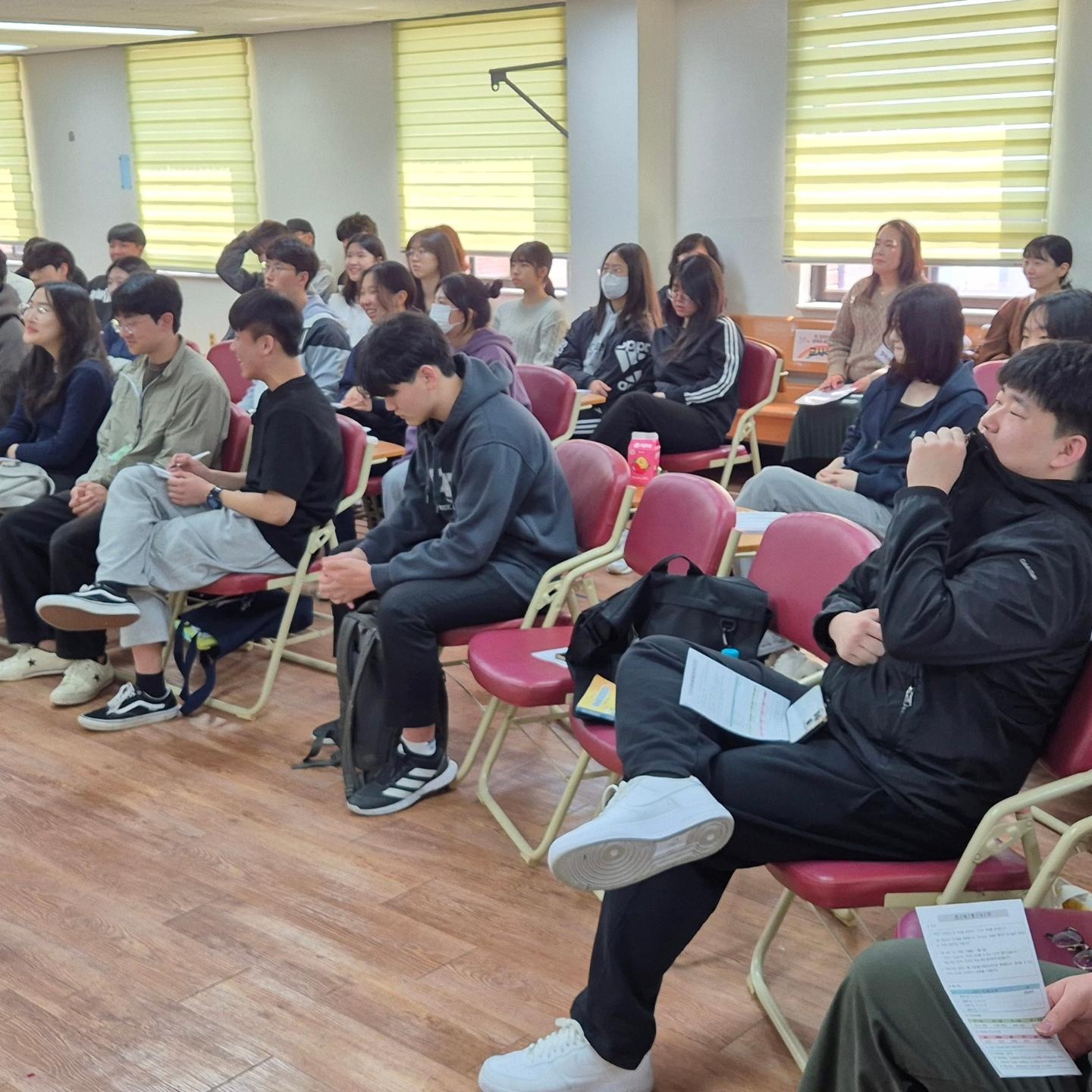 KakaoTalk_20240420_171021163_11.jpg : 4/7 고등부 예배 사진입니다