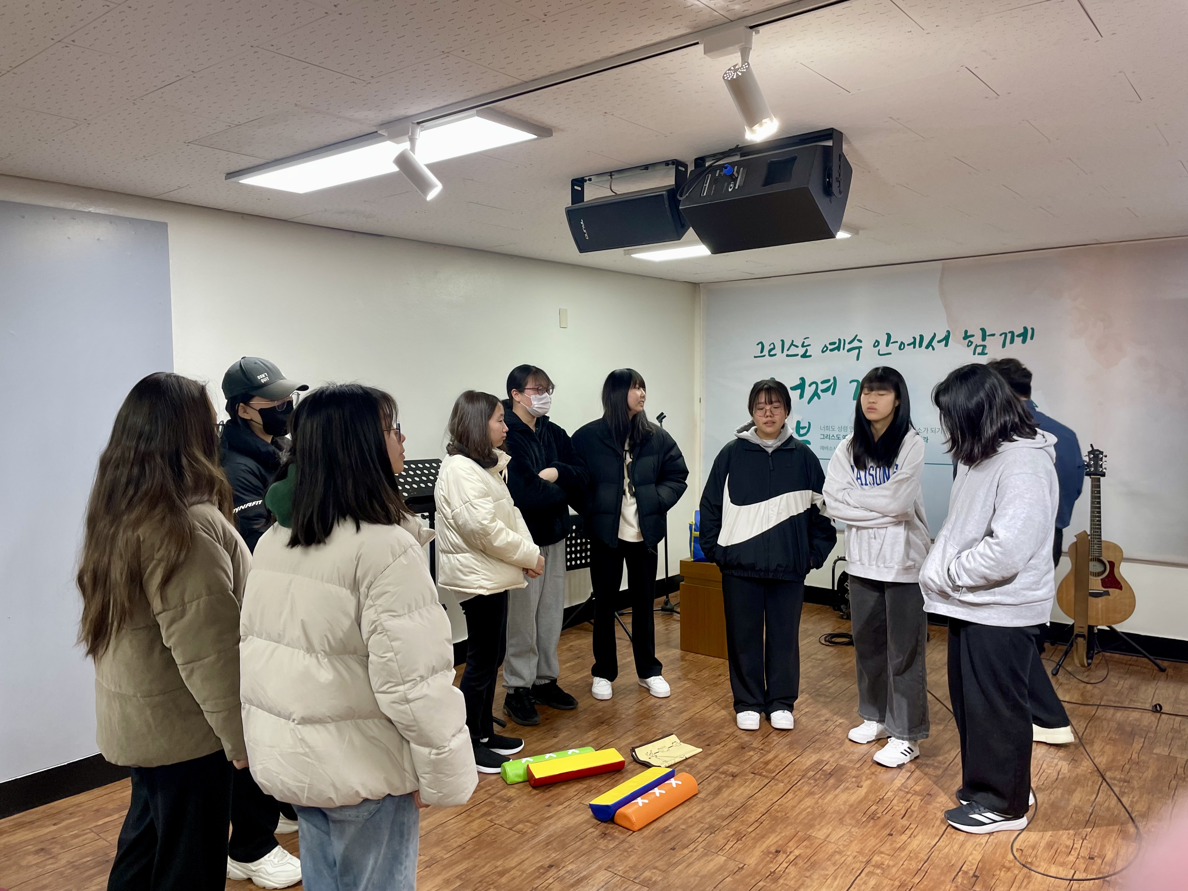 IMG_0027.jpeg : 2월 11일 중등부예배