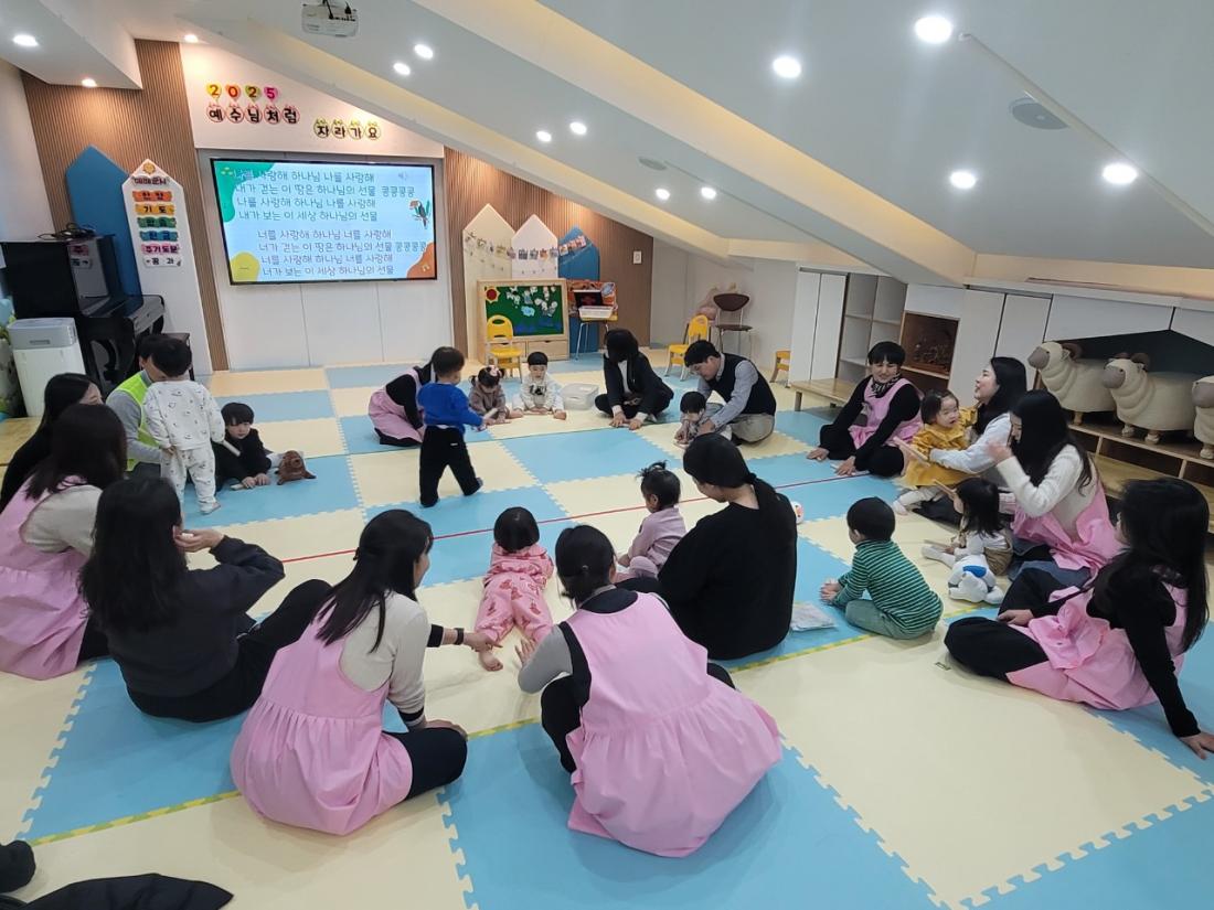 2025년 부산중앙교회 영아부_사진_20250203_60.jpg : 2월 2일 주일 영아부 예배