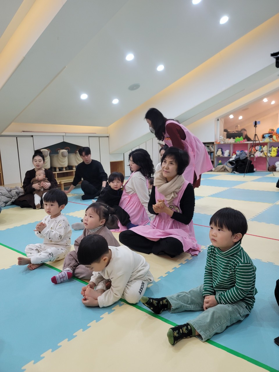 2025년 부산중앙교회 영아부_사진_20250203_6.jpg : 2월 2일 주일 영아부 예배