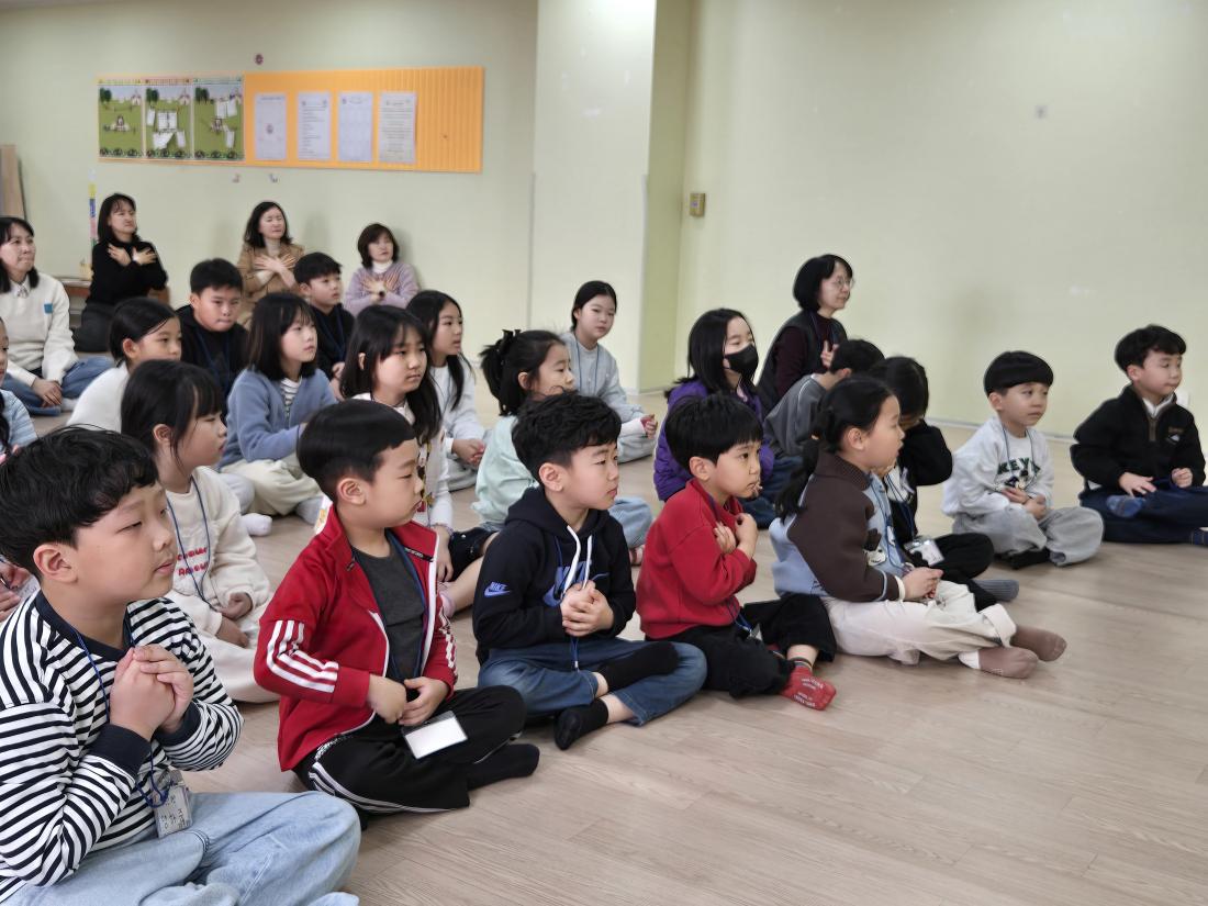 KakaoTalk_20260301_195752988_04.jpg : 유년부 3월1주 예배와 생일잔치 모습입니다^^