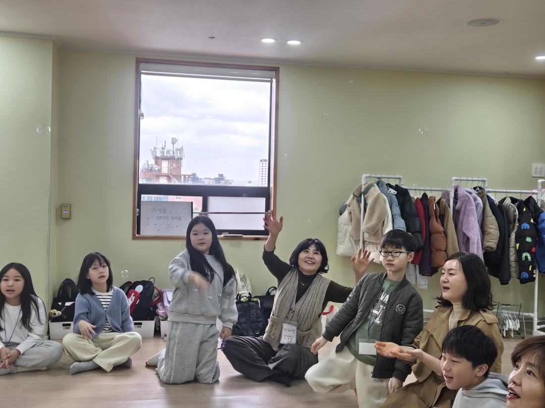 KakaoTalk_20260301_195539570_22.jpg : 유년부 3월1주 예배와 생일잔치 모습입니다^^