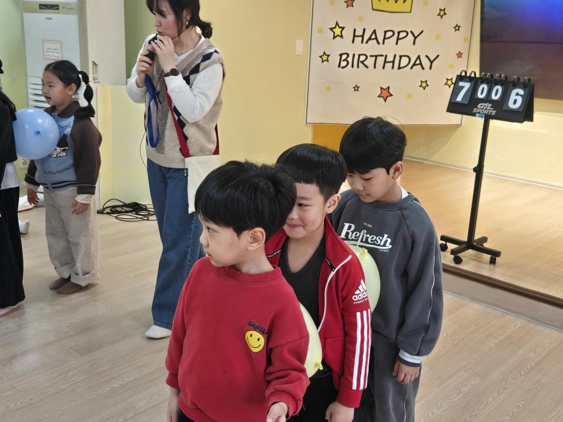 KakaoTalk_20260301_195539570_05.jpg : 유년부 3월1주 예배와 생일잔치 모습입니다^^