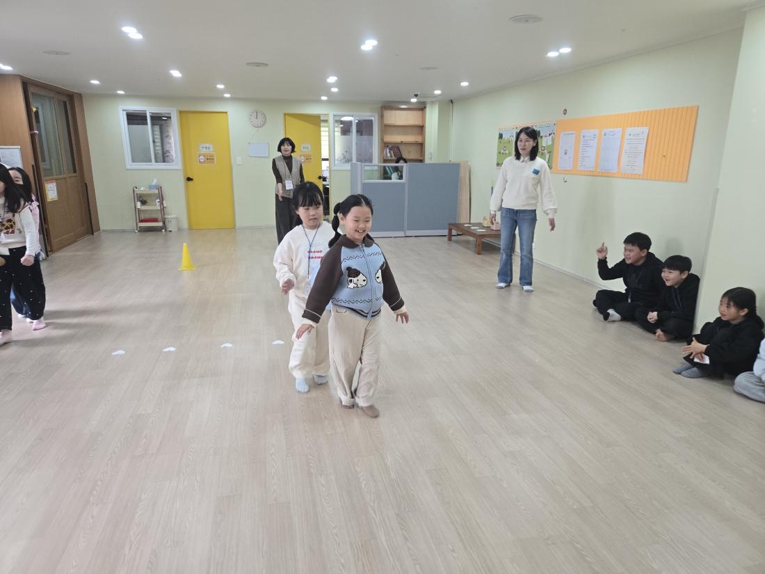 KakaoTalk_20260301_195539570_15.jpg : 유년부 3월1주 예배와 생일잔치 모습입니다^^